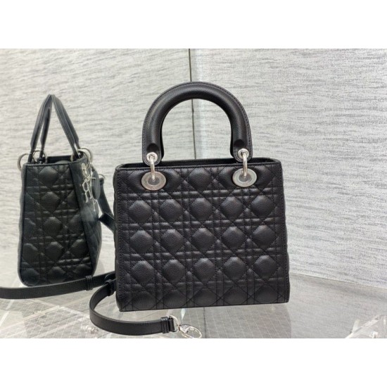 Replica Borsa Dior Lady Dior Media in Pelle di Vitello Granata Nera Imitazioni Falso Replica Borsa Dior Lady Dior Media in Pelle di Vitello Granata Nera Imitazioni Falso