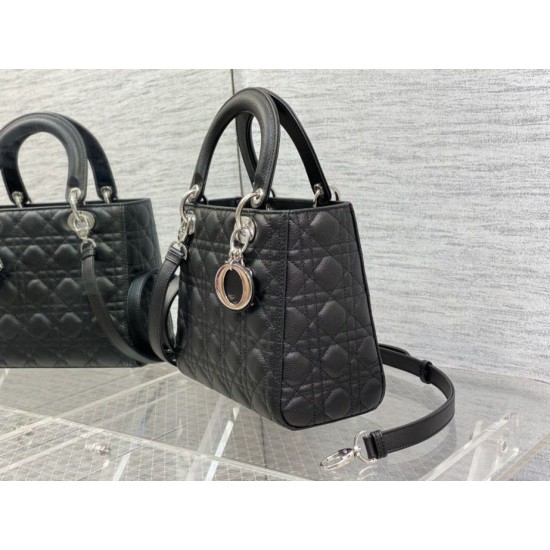 Replica Borsa Dior Lady Dior Media in Pelle di Vitello Granata Nera Imitazioni Falso Replica Borsa Dior Lady Dior Media in Pelle di Vitello Granata Nera Imitazioni Falso