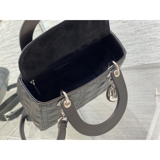 Replica Borsa Dior Lady Dior Media in Pelle di Vitello Granata Nera Imitazioni Falso Replica Borsa Dior Lady Dior Media in Pelle di Vitello Granata Nera Imitazioni Falso