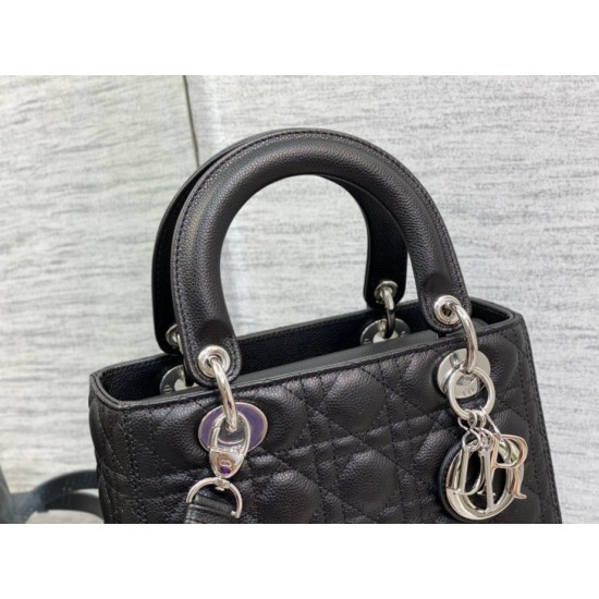 Replica Borsa Dior Lady Dior Media in Pelle di Vitello Granata Nera Imitazioni Falso Replica Borsa Dior Lady Dior Media in Pelle di Vitello Granata Nera Imitazioni Falso