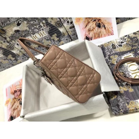 Replica Borsa Dior Classic Lady media Dior Cannage rosa Imitazioni Falso Replica Borsa Dior Classic Lady media Dior Cannage rosa Imitazioni Falso