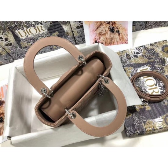 Replica Borsa Dior Classic Lady media Dior Cannage rosa Imitazioni Falso Replica Borsa Dior Classic Lady media Dior Cannage rosa Imitazioni Falso