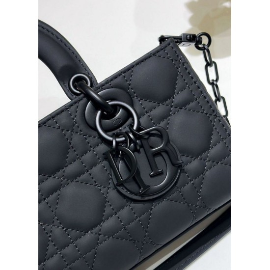 Borsa Dior Classic Lady Borsa Dior Replica D-Joy Piccola in Pelle di Vitello Ultraopaca Nera Borsa Dior Classic Lady Borsa Dior Replica D-Joy Piccola in Pelle di Vitello Ultraopaca Nera