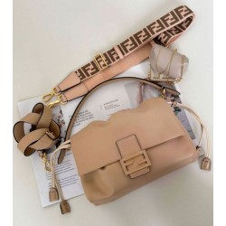 Borsa Fendi Mamma Baguette Media/Grande Nappa Albicocca