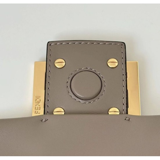 Replica Borsa Fendi Mamma Baguette Piccola Grigia Imitazioni Falso