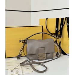 Replica Borsa Fendi Mamma Baguette Piccola Grigia