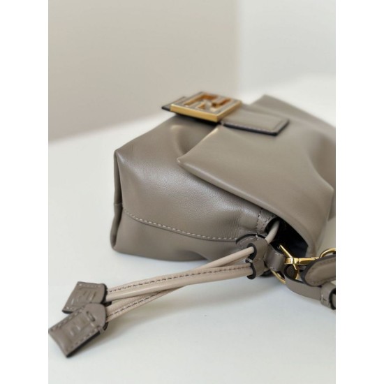 Replica Borsa Fendi Mamma Baguette Piccola Grigia Imitazioni Falso