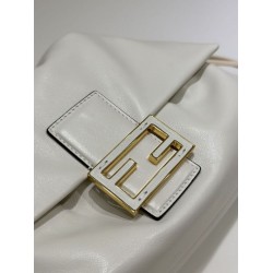 Borsa Fendi Mamma Baguette Media/Grande Nappa Beige