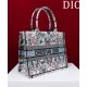 Replica Borsa Dior Book Tote Media Dior M1286 ricamata con Pietro Ruffo Bianco Imitazioni Falso Replica Borsa Dior Book Tote Media Dior M1286 ricamata con Pietro Ruffo Bianco Imitazioni Falso