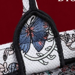 Replica Borsa Dior Book Tote Media Dior M1286 ricamata con Pietro Ruffo Bianco Replica Borsa Dior Book Tote Media Dior M1286 ricamata con Pietro Ruffo Bianco