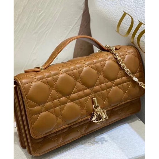 Replica Borsa Dior My Dior con Maniglia 21 cm Caffè Imitazioni Falso Replica Borsa Dior My Dior con Maniglia 21 cm Caffè Imitazioni Falso