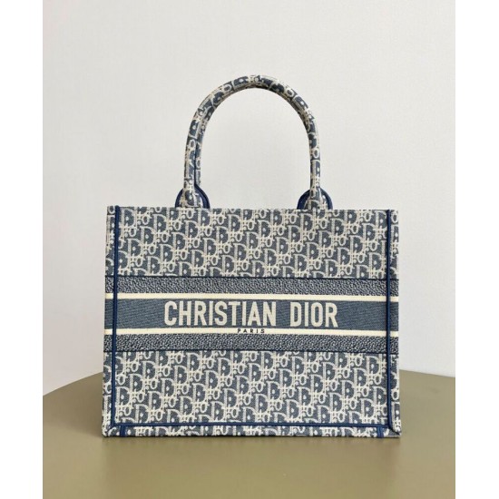 Replica Borsa Dior Book Tote Dior blu ricamata con motivo Dior Oblique grigio imitazione False Online Replica Borsa Dior Book Tote Dior blu ricamata con motivo Dior Oblique grigio imitazione False Online