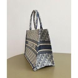 Borsa Dior Book Tote Dior blu ricamata con motivo Dior Oblique grigio