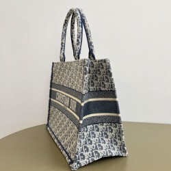 Borsa Dior Book Tote Dior blu ricamata con motivo Dior Oblique grigio