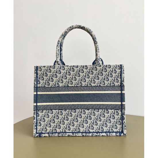 Replica Borsa Dior Book Tote Dior blu ricamata con motivo Dior Oblique grigio imitazione False Online Replica Borsa Dior Book Tote Dior blu ricamata con motivo Dior Oblique grigio imitazione False Online