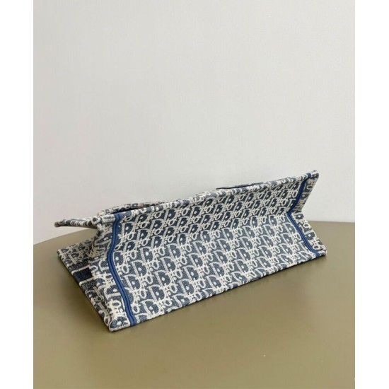 Replica Borsa Dior Book Tote Dior blu ricamata con motivo Dior Oblique grigio imitazione False Online Replica Borsa Dior Book Tote Dior blu ricamata con motivo Dior Oblique grigio imitazione False Online