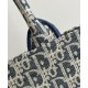 Replica Borsa Dior Book Tote Dior blu ricamata con motivo Dior Oblique grigio imitazione False Online Replica Borsa Dior Book Tote Dior blu ricamata con motivo Dior Oblique grigio imitazione False Online