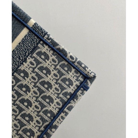 Replica Borsa Dior Book Tote Dior blu ricamata con motivo Dior Oblique grigio imitazione False Online Replica Borsa Dior Book Tote Dior blu ricamata con motivo Dior Oblique grigio imitazione False Online