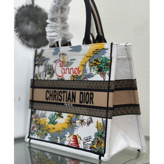 Replica Borsa media Christian Dior Book Tote senza tempo con paglia di rafia naturale e cotone ricamato