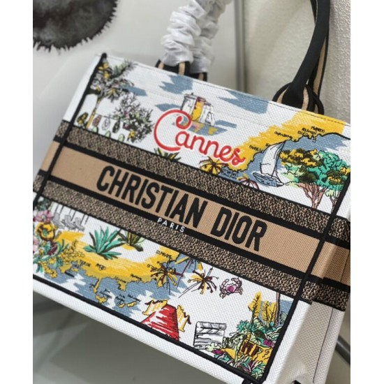 Replica Borsa media Christian Dior Book Tote senza tempo con paglia di rafia naturale e cotone ricamato