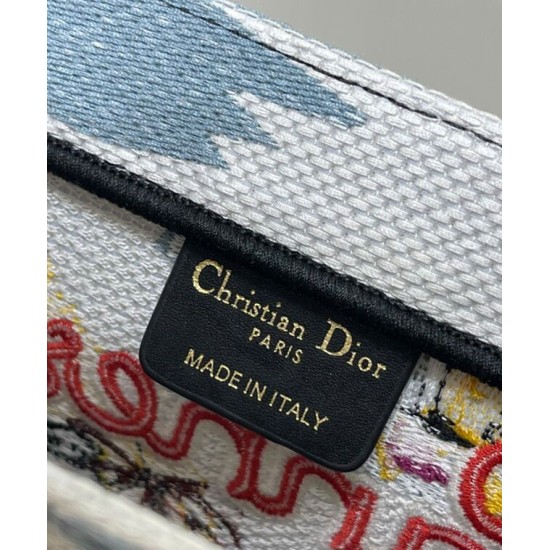 Replica Borsa media Christian Dior Book Tote senza tempo con paglia di rafia naturale e cotone ricamato