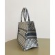 Replica Borsa media Christian Dior Book Tote crema Replica Borsa media Christian Dior Book Tote crema