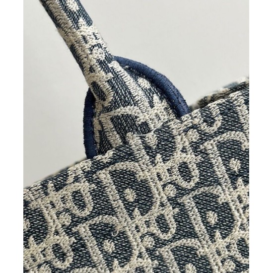 Replica Borsa media Christian Dior Book Tote crema Replica Borsa media Christian Dior Book Tote crema