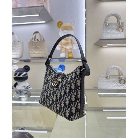 Replica Mini borsa Christian Dior 30 Montaigne Diorling con catena, blu scuro Replica Mini borsa Christian Dior 30 Montaigne Diorling con catena, blu scuro