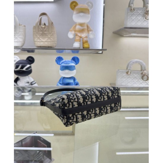 Replica Mini borsa Christian Dior 30 Montaigne Diorling con catena, blu scuro Replica Mini borsa Christian Dior 30 Montaigne Diorling con catena, blu scuro