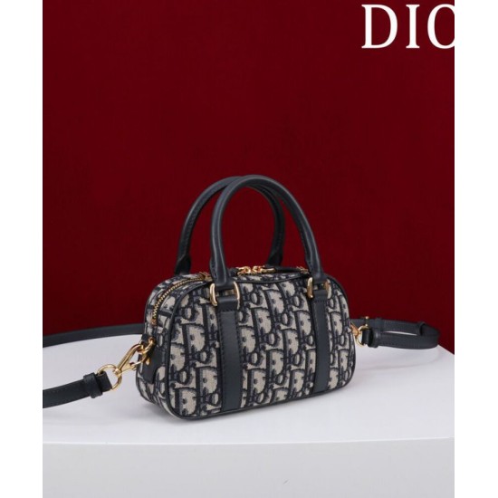 Replica Borsa Christian Dior D-Vibe East-West Nano, blu scuro Replica Borsa Christian Dior D-Vibe East-West Nano, blu scuro
