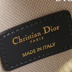 Borsa Christian Dior D-Vibe East-West Nano, blu scuro Borsa Christian Dior D-Vibe East-West Nano, blu scuro