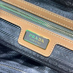 Borsa Prada Re-Edition 1980 grande in Saffiano Re-Nylon, caffè Borsa Prada Re-Edition 1980 grande in Saffiano Re-Nylon, caffè