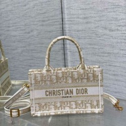 Borsa Dior Mini Book Tote con cinturino ricamato Dior Oblique color oro