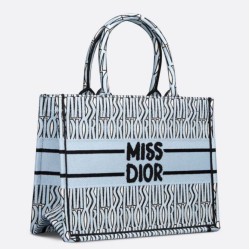 Borsa Dior Media Book Tote Bag Blu Miss Dior Allover Embroidery