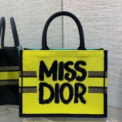 Borsa Dior Media Book Tote Bag Giallo e Blu Miss Dior Graffiti Embroidery
