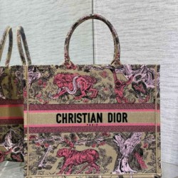 Borsa Dior grande Dioriviera Book Tote in rafia con ricamo Toile de Jouy Sauvage rosa