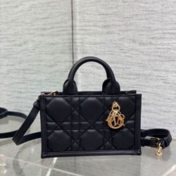 Dior Mini Book Tote Bag con Tracolla Nera Macrocannage Pelle di Vitello