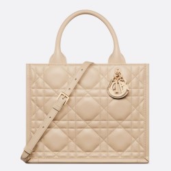 Borsa Dior piccola book tote con tracolla Pelle di vitello macrocannage beige