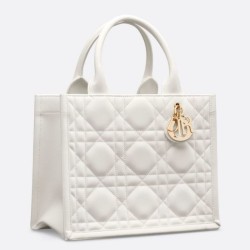 Borsa Dior piccola book tote con tracolla Pelle di vitello macrocannage bianca
