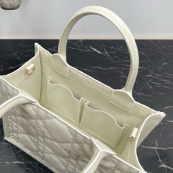 Borsa Dior piccola book tote con tracolla Pelle di vitello macrocannage bianca