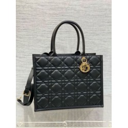 Borsa tote Dior media a libro con tracolla Pelle di vitello macrocannage nera
