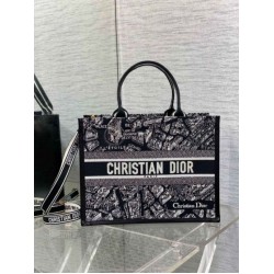 Dior Medium Book Tote Bag con tracolla Plan de Paris Embroidery e pelle di vitello nera