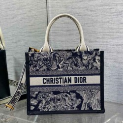Borsa tote media Dior Book con tracolla Ricamo invertito Toile de Jouy