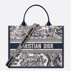 Dior Media Book Tote Bag con Tracolla Blu Ricamo Toile de Jouy Sauvage