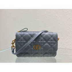 Pouch Dior Caro In pelle di vitello Cannage blu nuvola Pouch Dior Caro In pelle di vitello Cannage blu nuvola