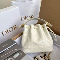 Borsa a Secchiello Dior Piccola Jolie Pelle di Agnello Macrocannage Bianco Borsa a Secchiello Dior Piccola Jolie Pelle di Agnello Macrocannage Bianco