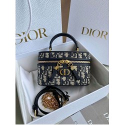 Dior 30 Montaigne Mini Vanity Case Blu Oblique Jacquard Dior 30 Montaigne Mini Vanity Case Blu Oblique Jacquard