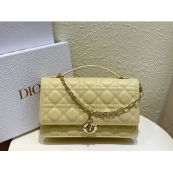 Borsa Dior Miss Dior con manico superiore Pelle di agnello Cannage giallo pastello Borsa Dior Miss Dior con manico superiore Pelle di agnello Cannage giallo pastello