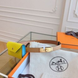 Cintura Hermès Kelly Pocket 18 Biscuit e Pelle di Vitello Epsom Soufré Cintura Hermès Kelly Pocket 18 Biscuit e Pelle di Vitello Epsom Soufré