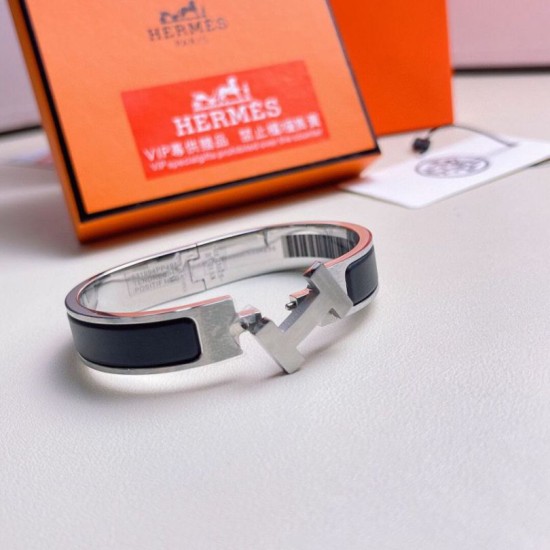 Replica Bracciale Clic HH Hermès in smalto nero imitazione Falso